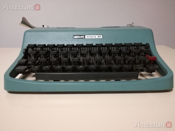 Macchina da scrivere OLIVETTI LETTERA 32