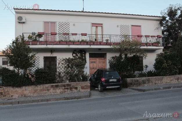 Bacoli - località Cappella viale Olimpico ampia villa bilivelli