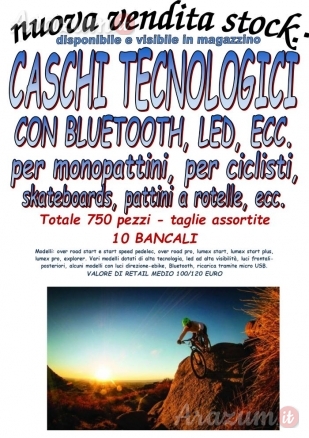 Stock di caschi tecnologici con bluetooth e led 750pz